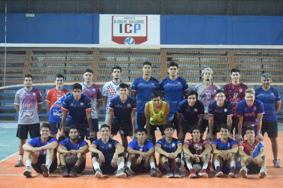 PLANTEL. Pellegrini cuenta con jugadores de un amplio rango de edades, aunque la mayoría son jóvenes que pueden cimentar el futuro del vóley de la institución. 