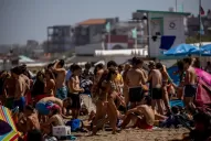 La Policía se instala en las playas de Pinamar para evitar nuevas concentraciones
