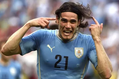 La Academia de Letras de Uruguay cruzó a la Federación inglesa por la suspensión de Cavani