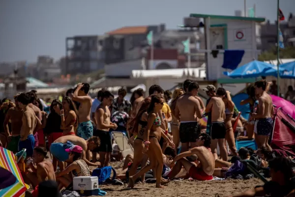 La Policía se instala en las playas de Pinamar para evitar nuevas concentraciones