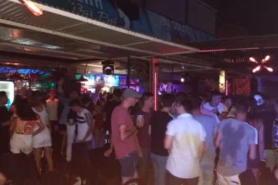 Covid-19: es muy difícil que en los bares se cumplan las normas, dijeron en la Policía