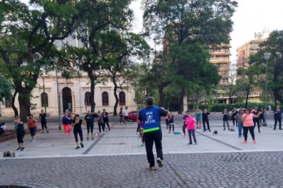 “Plazas saludables” en la capital: siguen las clases gratuitas de gimnasia al aire libre