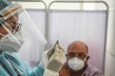 La vacuna china de Sinopharm es efectiva contra las mutaciones del coronavirus, dice su creador