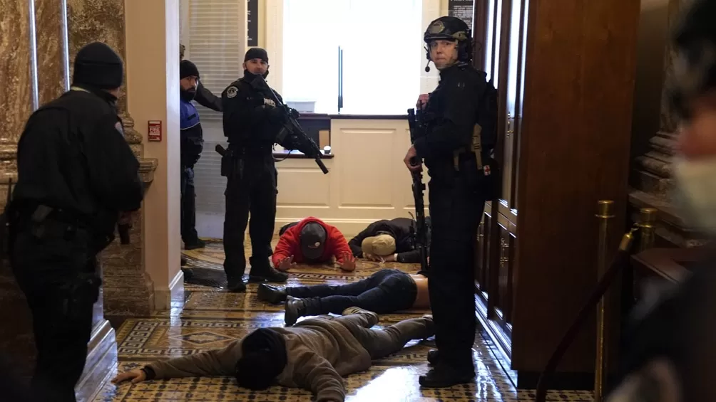 Videos: así fueron los enfrentamientos dentro del Capitolio