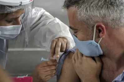 El Gobierno aseguró que se aplicaron 52.195 vacunas y que se viene la segunda tanda