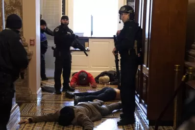 Videos: así fueron los enfrentamientos dentro del Capitolio