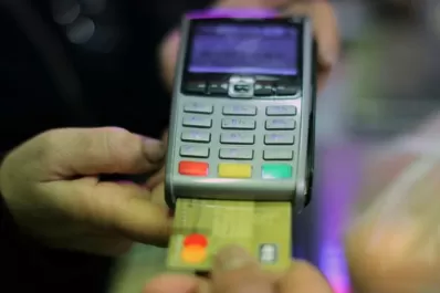 Financiar compras con tarjetas de crédito es más caro desde este mes