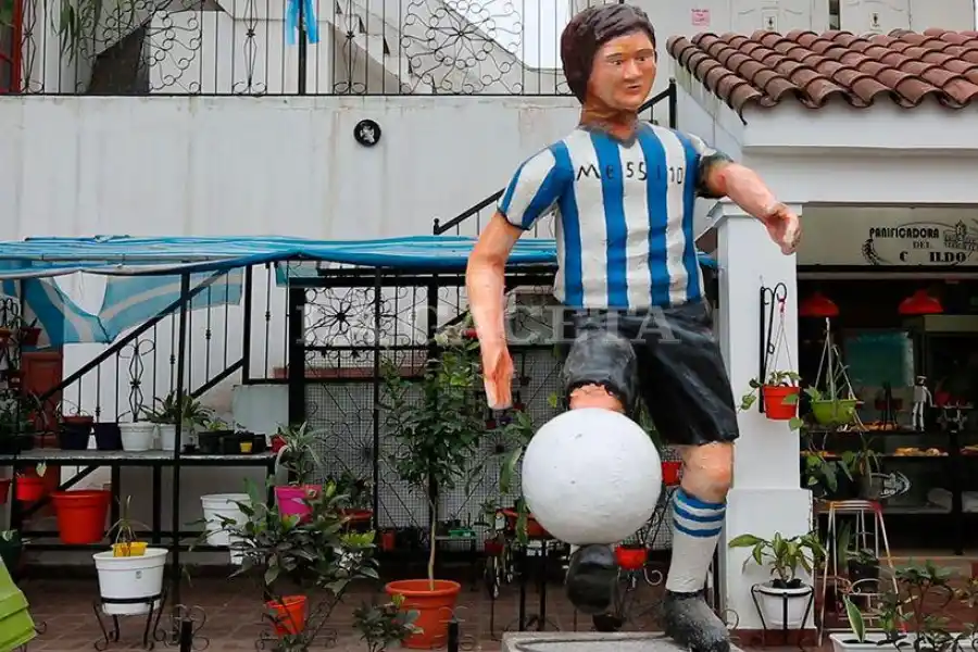 Maradona ya tiene su estatua en Famaillá