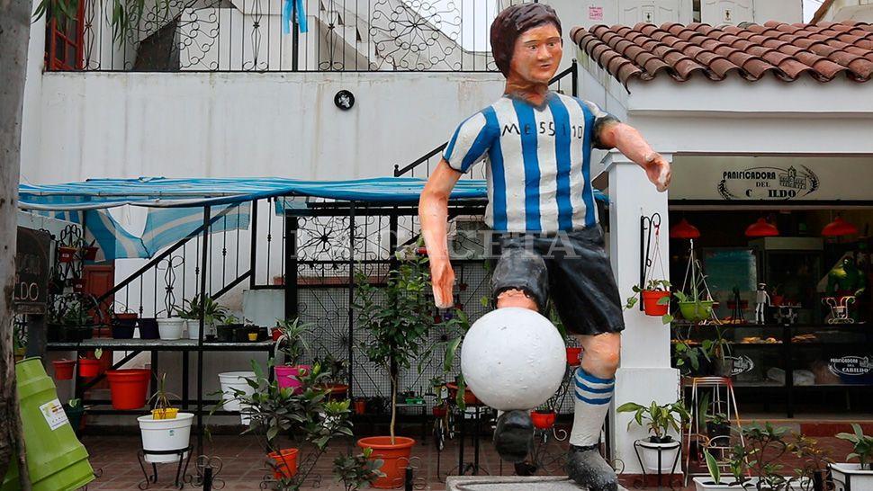 Maradona ya tiene su estatua en Famaillá