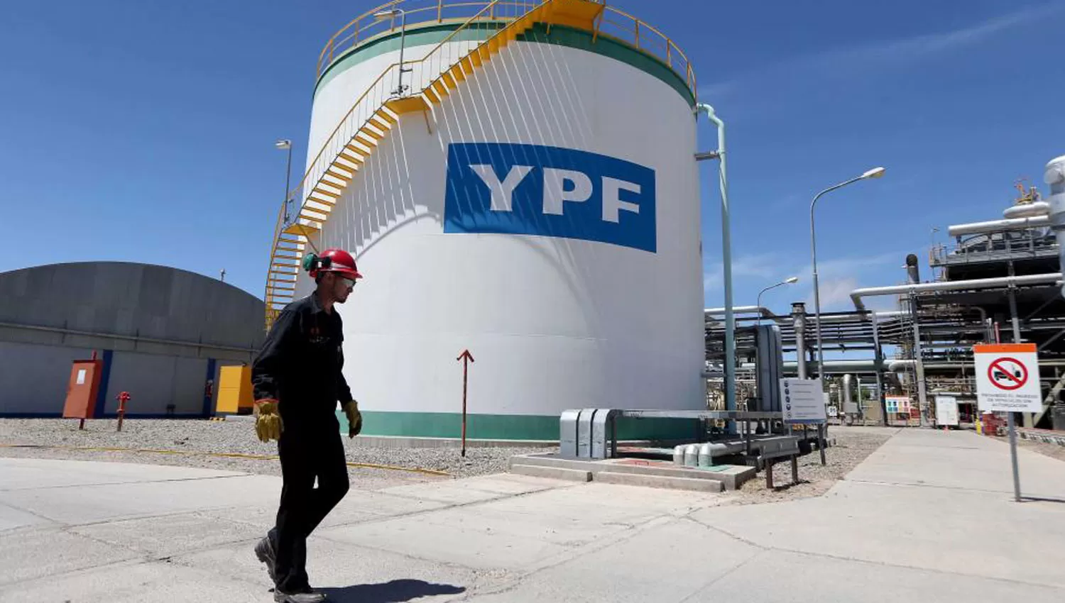 La petrolera YPF.