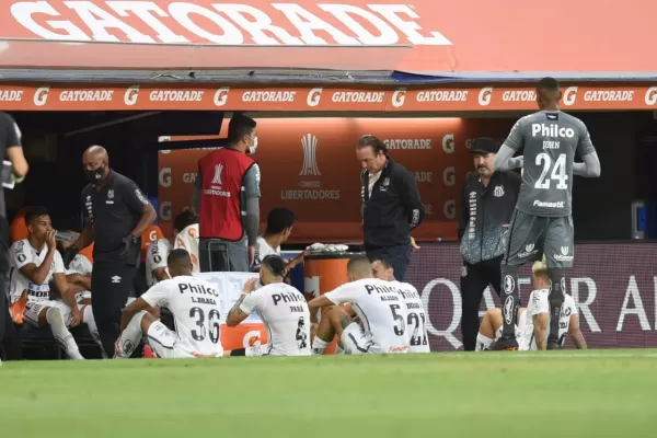 Santos quiere mandar un avión sanitario para buscar a los jugadores infectados con covid-19