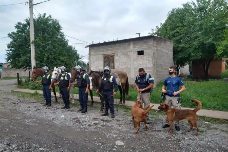 CANINOS. Los perros de búsqueda también colaboran con la Policía. 