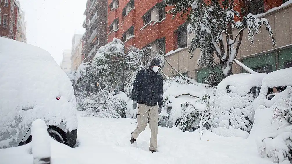 La nieve en España hizo estragos: tres muertos, cierres de rutas y cancelación de vuelos