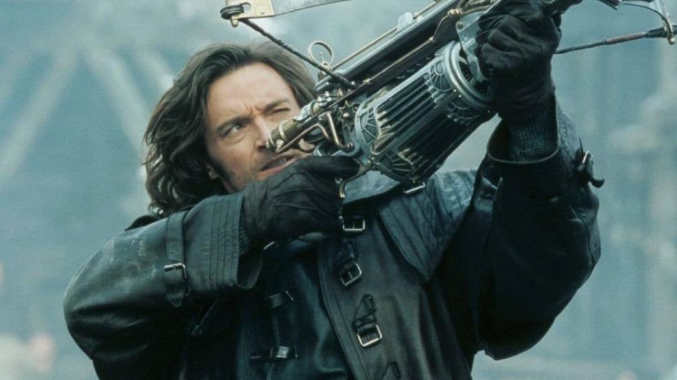  VAN HELSING. Un cazador de monstruos une fuerzas con una mujer hermosa para enfrentar a Drácula y otras criaturas en Transilvania.