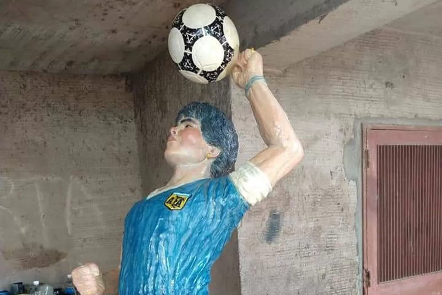 Estatua de Maradona en Famaillá