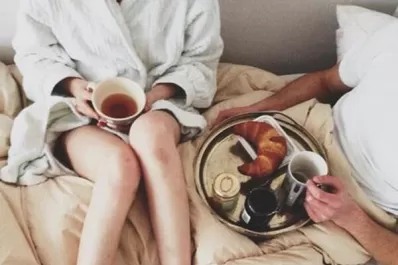 Sexo y desayuno: anécdotas bizarras y el temor a sentir “de más”