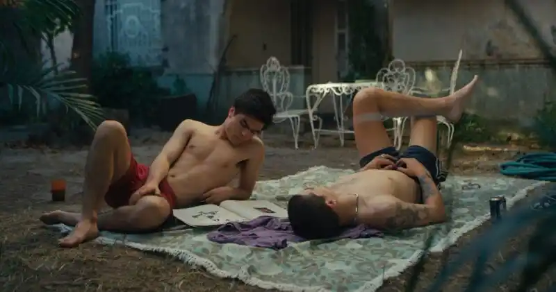  “EL CAZADOR”. El despertar sexual de un joven que es arrastrado a un inframundo de chantaje y explotación.