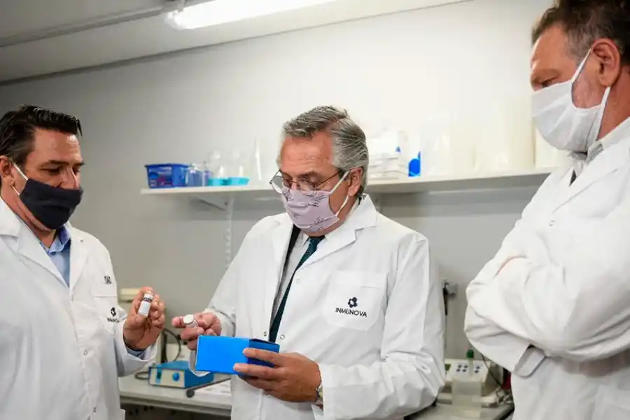 Alberto Fernández visitó los laboratorios donde se desarrolló el suero hiperinmune anti coronavirus