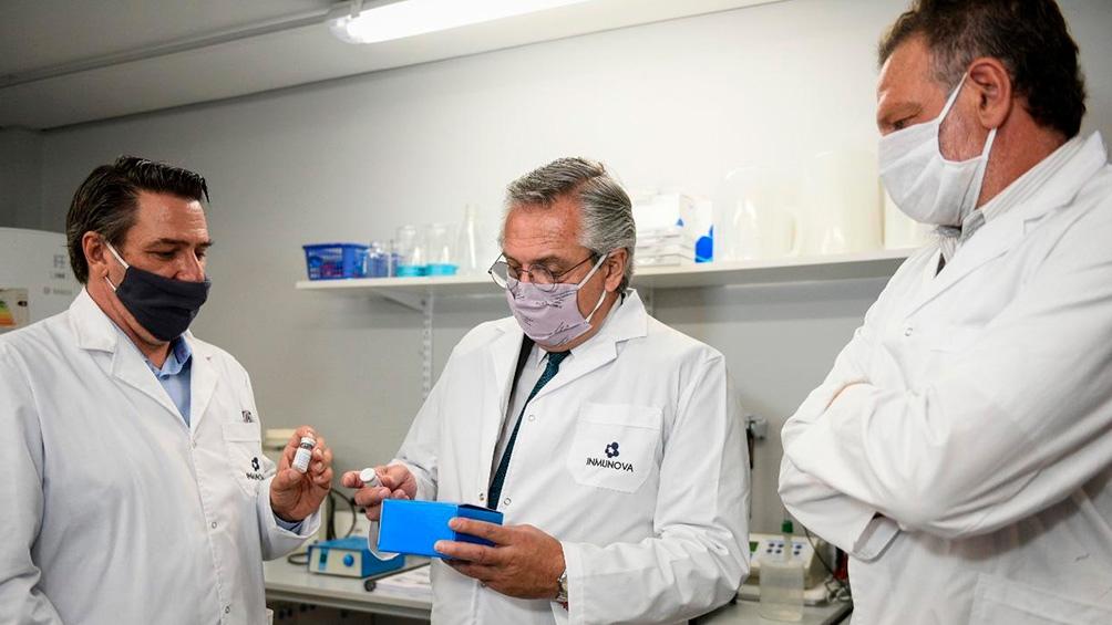 Alberto Fernández visitó los laboratorios donde se desarrolló el suero hiperinmune anti coronavirus