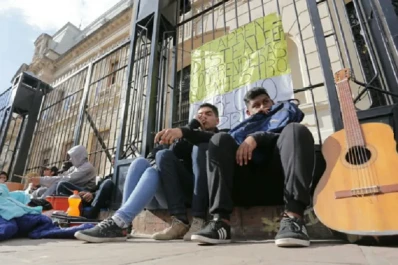 Condenan a estudiantes a pagar $16.000 por cortar la calle