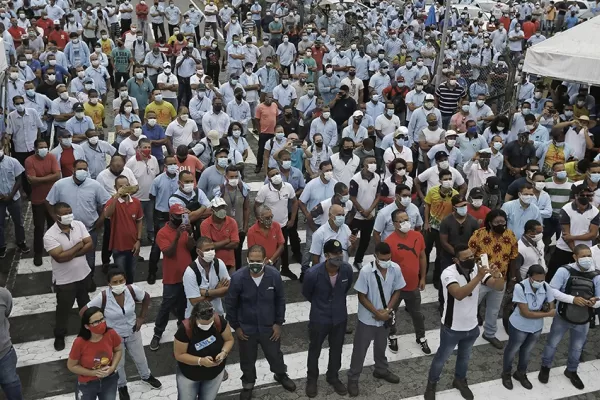 Brasil: trabajadores protestan contra Ford por la decisión de cerrar sus fábricas