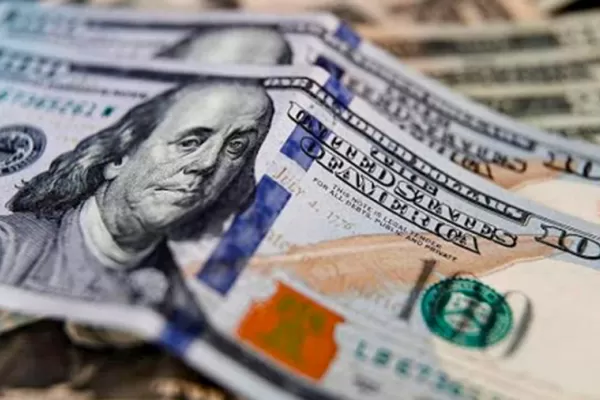 El dólar blue sigue por debajo del solidario