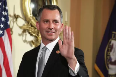 Ex congresistas republicanos apoyan el juicio contra Trump