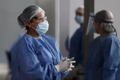 Aseguran que si se relajan las medidas contra la pandemia, el 2021 será peor que el año pasado