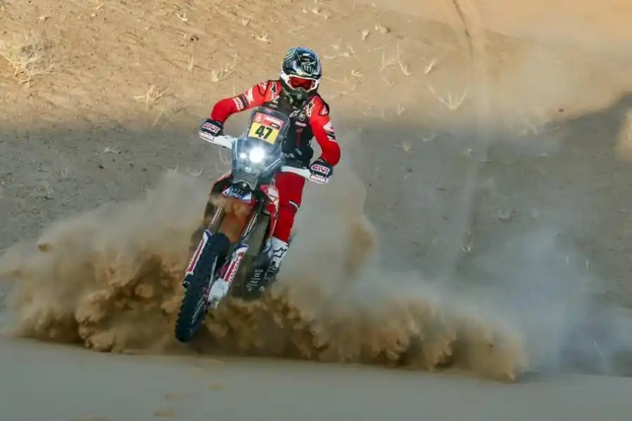 ESPERANZA INTACTA. Kevin Benavides ganó la novena etapa y se mantiene cerca del todavía líder, su compañero de equipo José Cornejo.