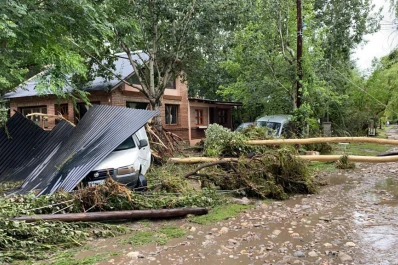 Video: impresionantes crecidas de ríos en Córdoba destruyeron campings y casas