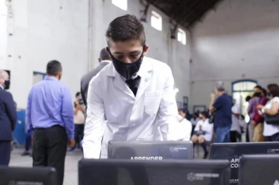 Manzur dijo que en las paritarias mostrará a los docentes los ingresos de la Provincia