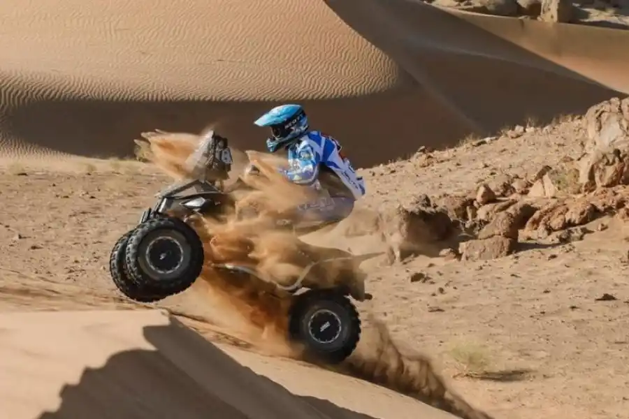 PURA DESTREZA. Manuel Andújar necesitará hacer una carrera perfecta para consagrarse en el Dakar 2021. El argentino tiene una ventaja de 25 minutos y 54 segundos.