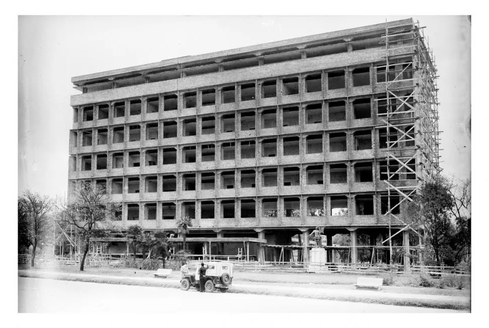 Tucumán retro: el edificio de la Maternidad, en plena construcción a fines de los '50