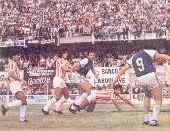  BUEN PUNTO. En el 85’ el “Santo” se clasificó gracias al empate 0 a 0 con el local. 