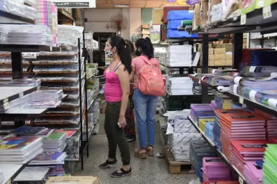 Pese al feriado, el martes podrán abrir los comercios en Tucumán