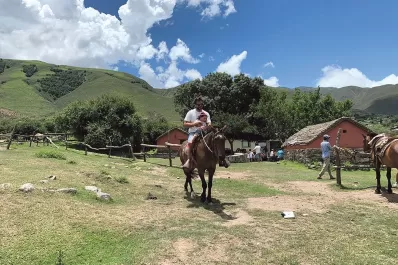 Cabalgar entre el cielo y las nubes en Tafí del Valle