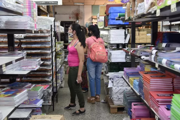 Los comercios escolares, entre la expectativa y la desconfianza ante el posible retorno a las aulas