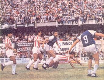 BUEN PUNTO. En el 85’ el “Santo” se clasificó gracias al empate 0 a 0 con el local. 