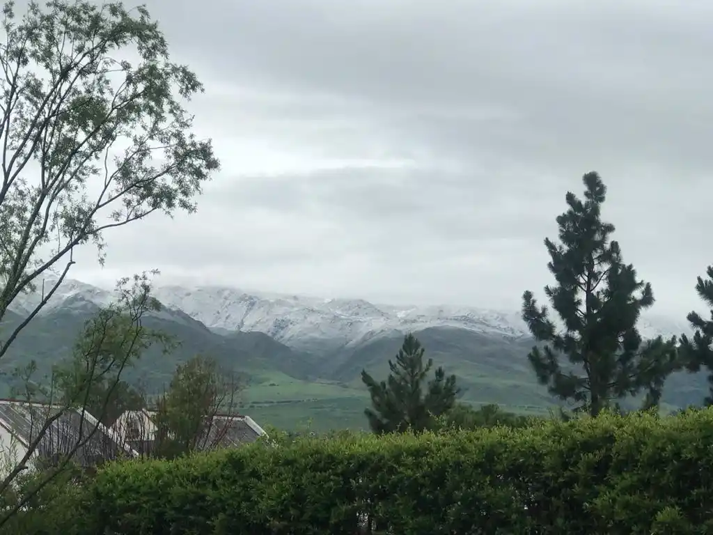 Sorpresa en Tafí del Valle en pleno verano: las cumbres del cerro Muñoz se tiñeron de blanco