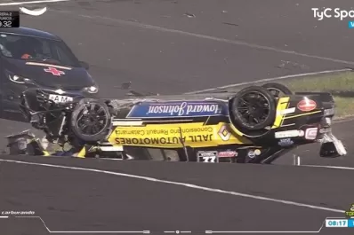 Video: El Dipy, involucrado en un terrible accidente en el Top Race de Paraná