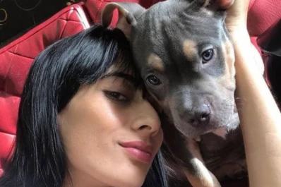 Mujer denuncia que su perro murió por viajar en la bodega del avión