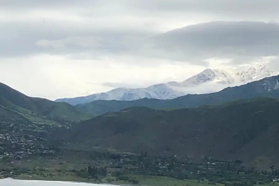 Sorpresa en Tafí del Valle en pleno verano: las cumbres del cerro Muñoz se tiñeron de blanco