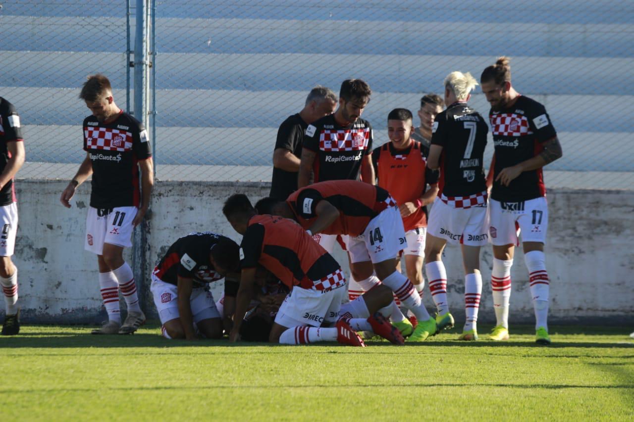SAN MARTÍN. Festejo de los jugadores tras el segundo gol. FOTO @CASMOficial