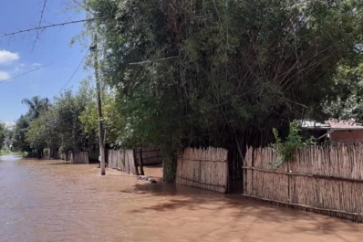 El río Colorado desbordó sobre Colonia 8, en Famaillá