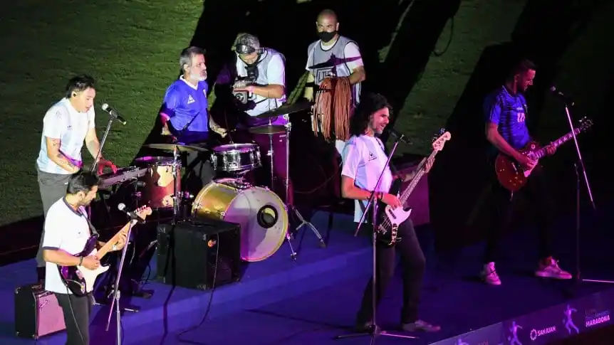   PELEA EN LAS ALTURAS. Zambrano y el resto de los defensores contuvo bien a Banfield hasta el minuto 96 cuando soltó a Luciano Lollo, quien anotó el empate. reuters