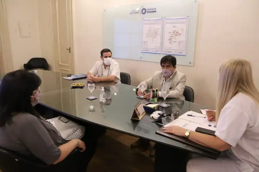 Los graduados de Medicina podrían mermar a la mitad, por la pandemia