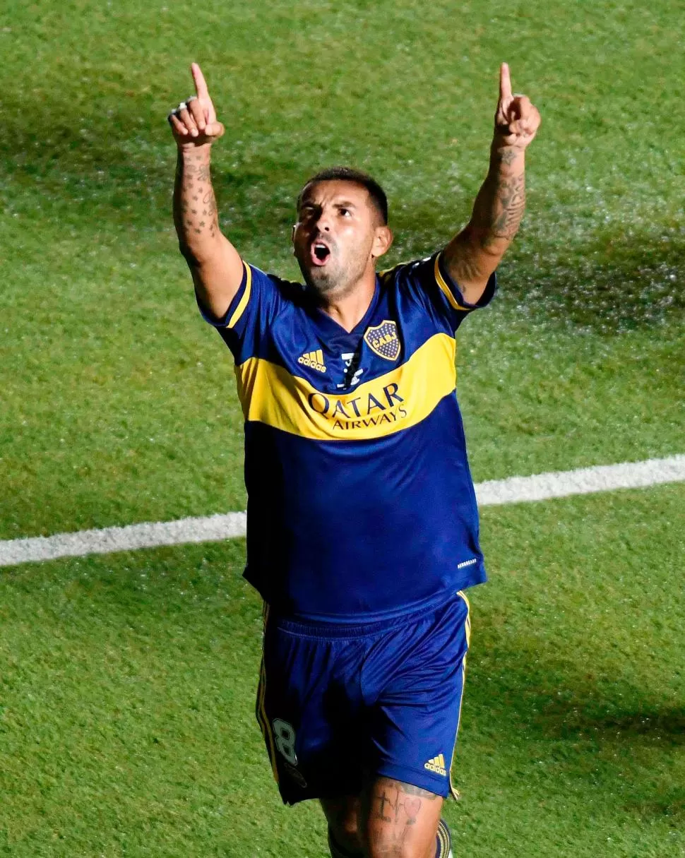 ESTA VEZ JUGÓ Y NO DEFRAUDÓ. Cardona, a diferencia del partido ante Santos, sí jugó y convirtió un golazo para Boca.  