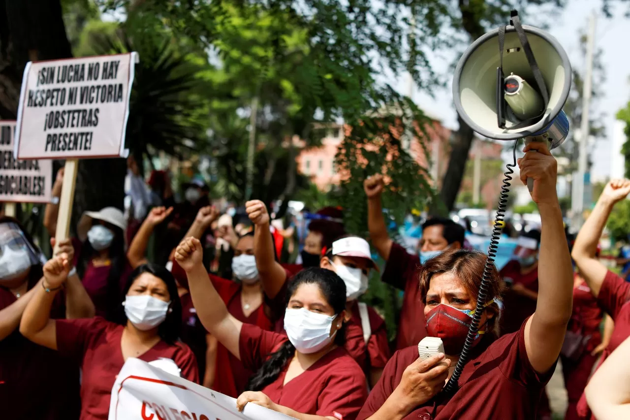 PROTESTAS. En Perú, los médicos no dan abasto frente a la pandemia e inician una huelga de hambre.
