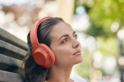 Salud auditiva: advierten que el uso prolongado de auriculares puede causar daños irreversibles