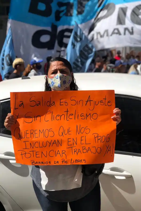 UNA DE LAS MANIFESTANTES, EN TUCUMÁN. FOTO BARRIOS DE PIE.